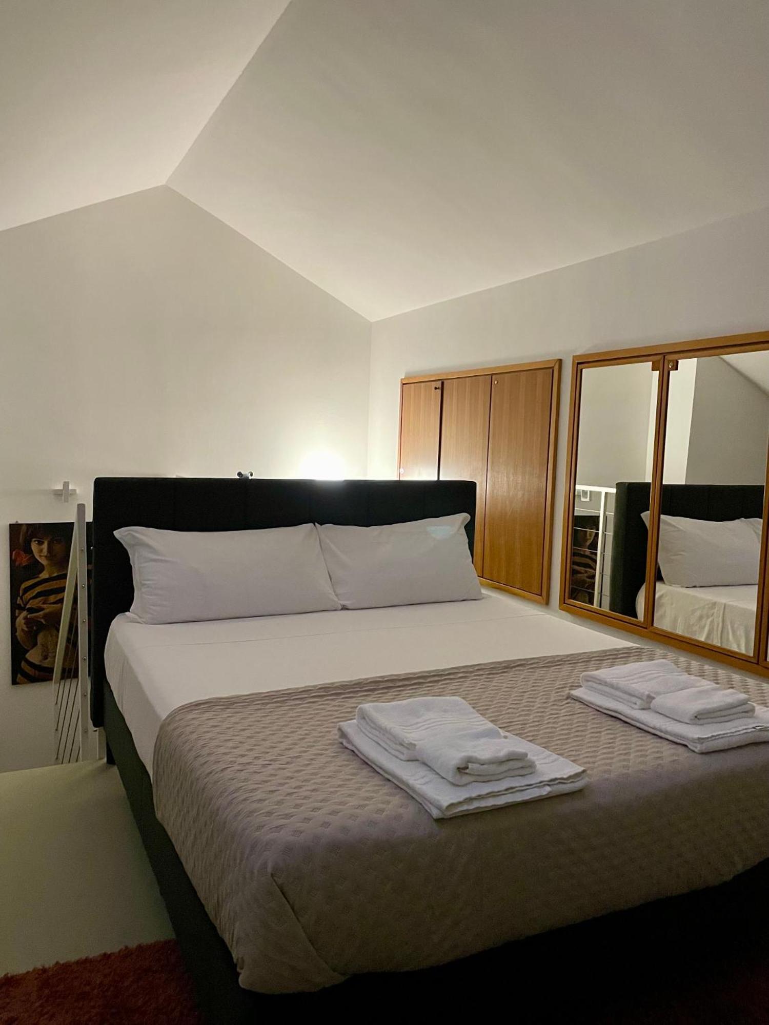 149 Borgo Ticino Suite Attico Di Lusso Con Terrazzo E Parking Privato Павия Екстериор снимка
